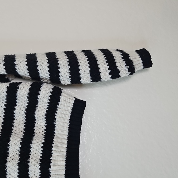 Chic Striped Black and White Cardigan - Picture 11 of 12